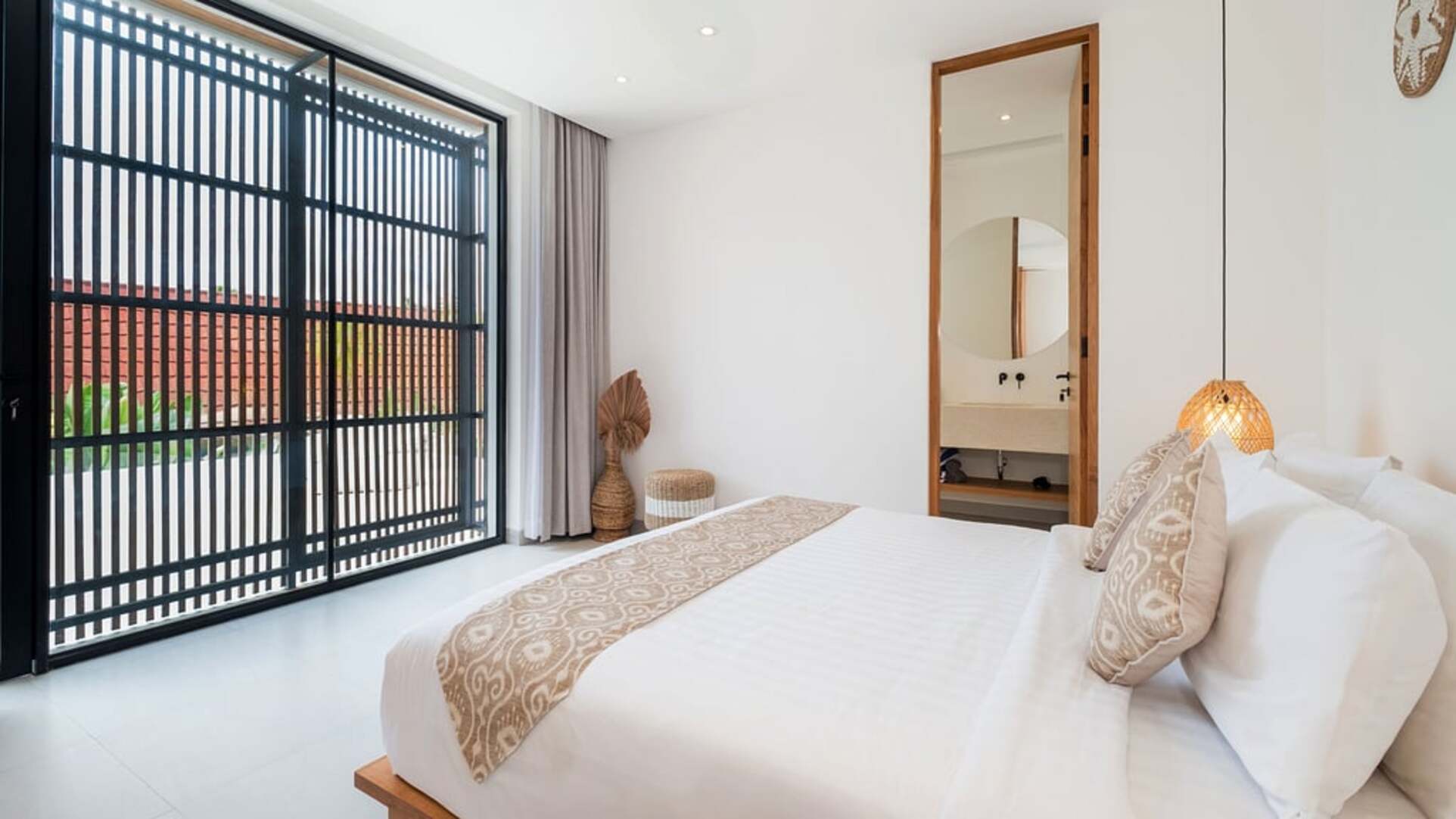 5 Star Loona Palm Canggu Estate - Contemporary Tropical Escape