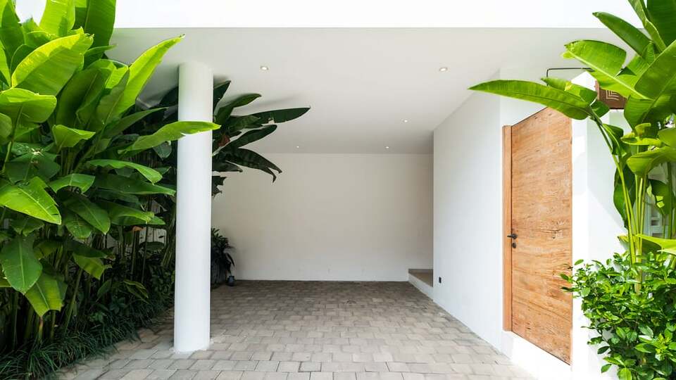 5 Star Loona Palm Canggu Estate - Contemporary Tropical Escape