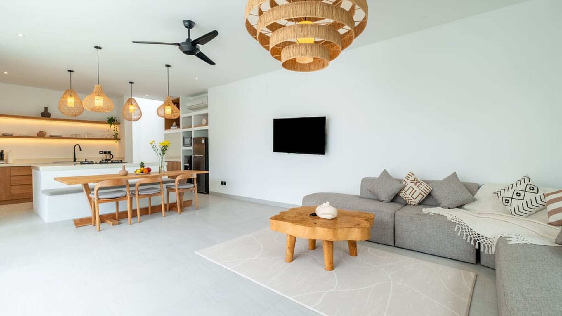 5 Star Loona Palm Canggu Estate - Contemporary Tropical Escape
