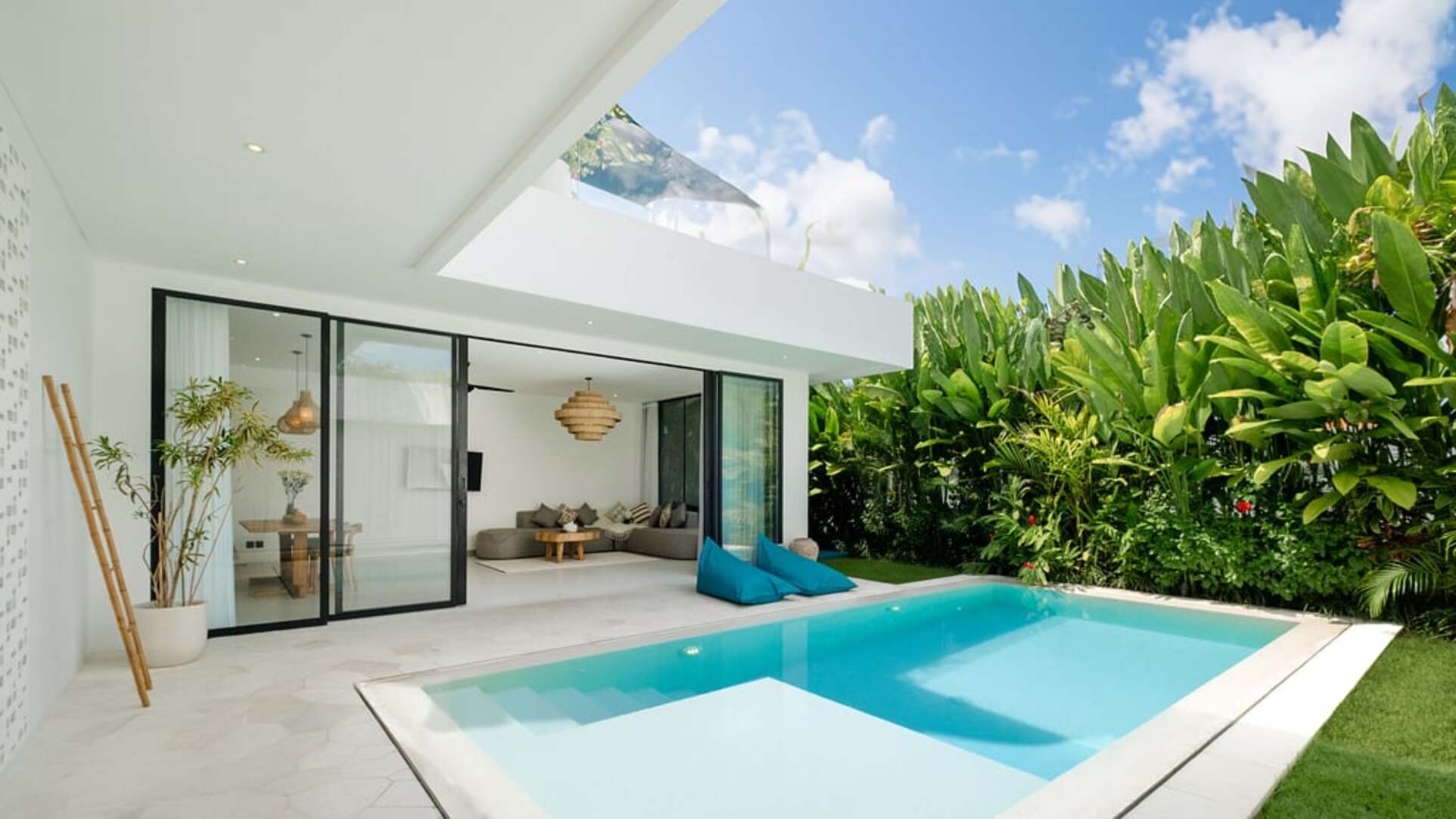 5 Star Loona Palm Canggu Estate - Contemporary Tropical Escape