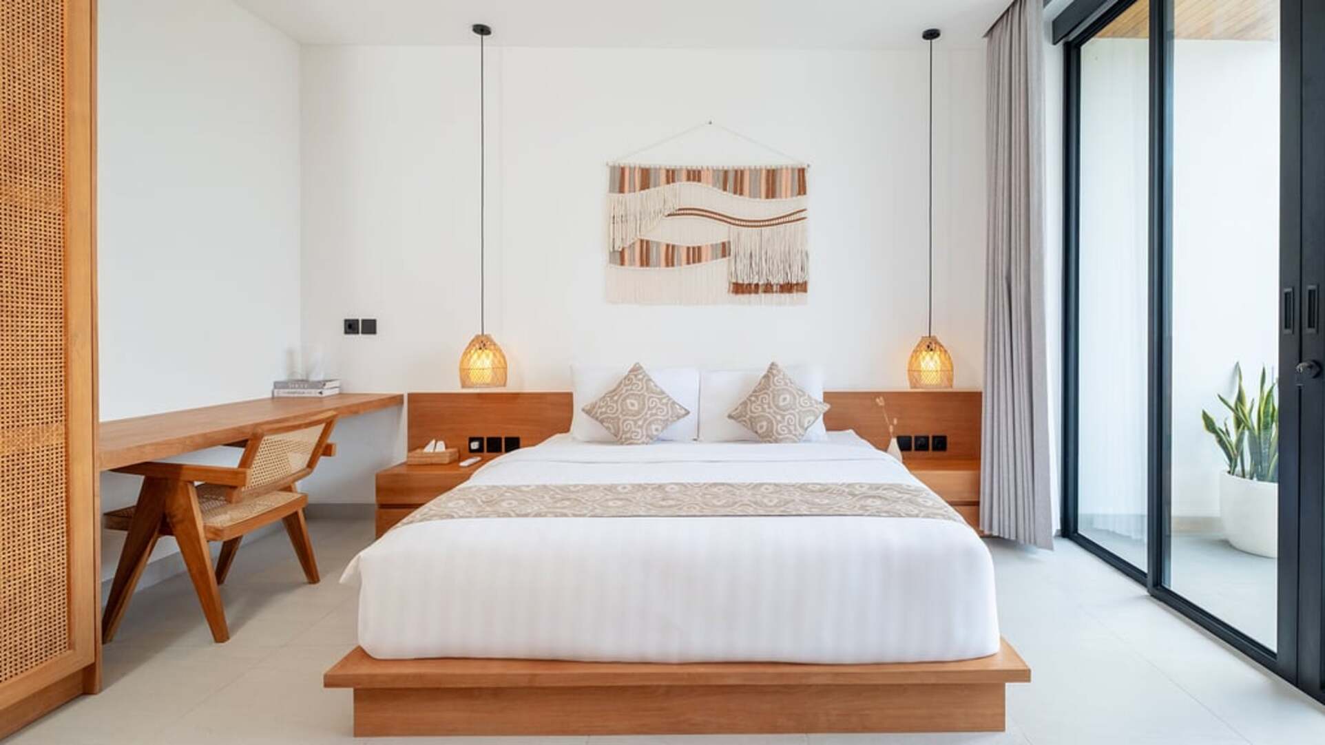 5 Star Loona Palm Canggu Estate - Contemporary Tropical Escape