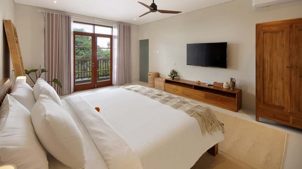 5 Star Villa Reviva - Contemporary Seminyak Escape