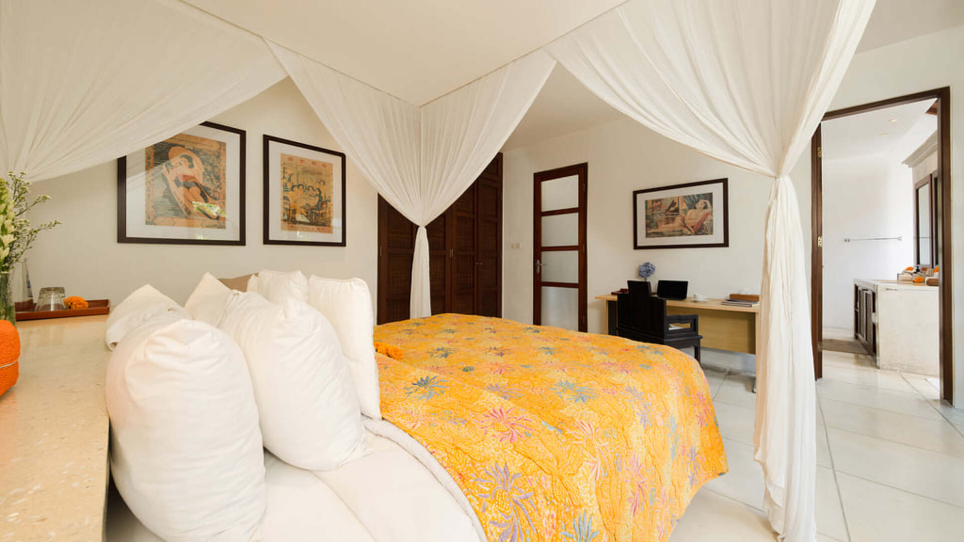 5 Star Villa V Seminyak - Balinese Tropical Charm