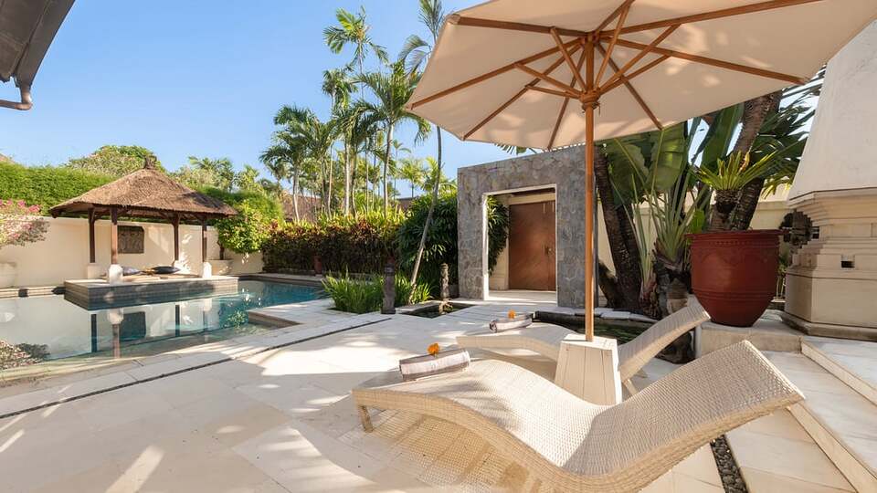 5 Star Villa V Seminyak - Balinese Tropical Charm