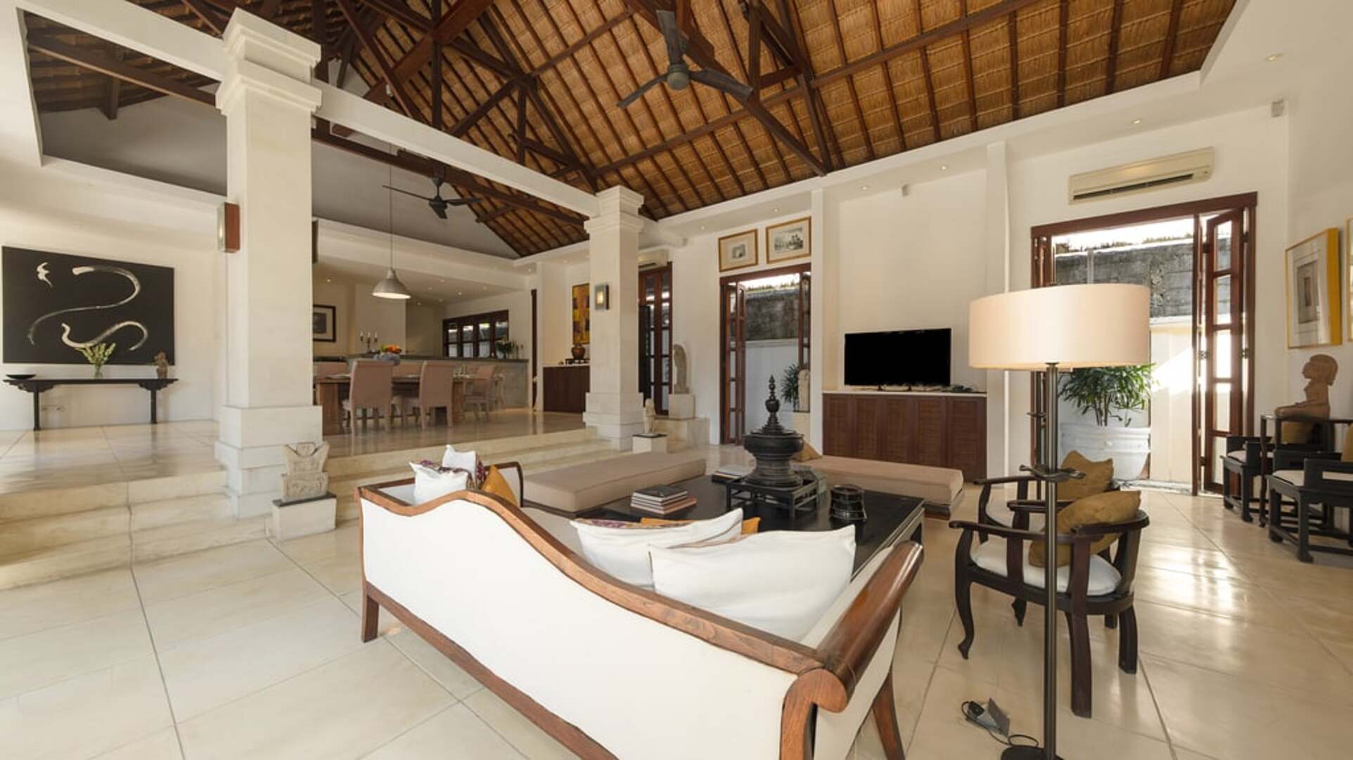 5 Star Villa V Seminyak - Balinese Tropical Charm