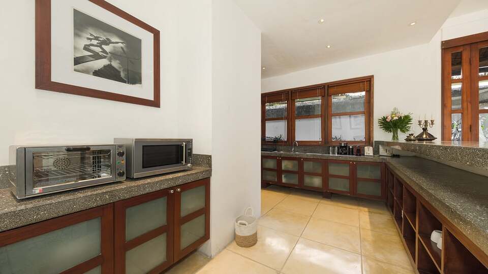 5 Star Villa V Seminyak - Balinese Tropical Charm
