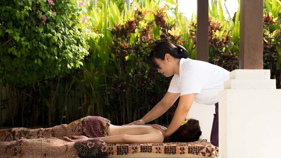 5 Star Villa V Seminyak - Balinese Tropical Charm