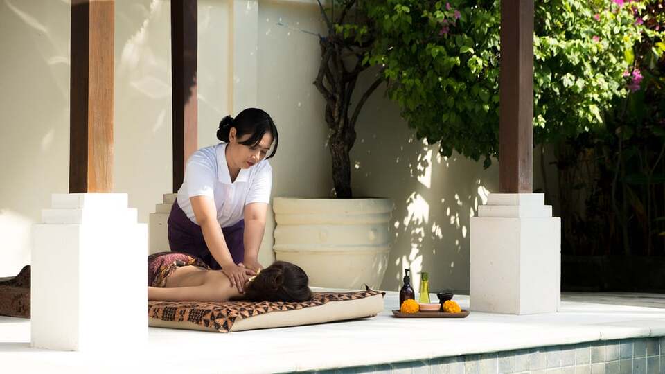 5 Star Villa V Seminyak - Balinese Tropical Charm