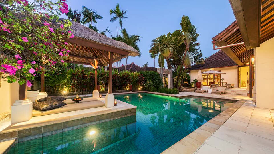 5 Star Villa V Seminyak - Balinese Tropical Charm