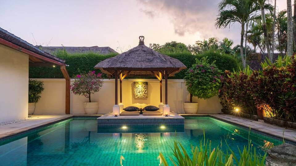 5 Star Villa V Seminyak - Balinese Tropical Charm