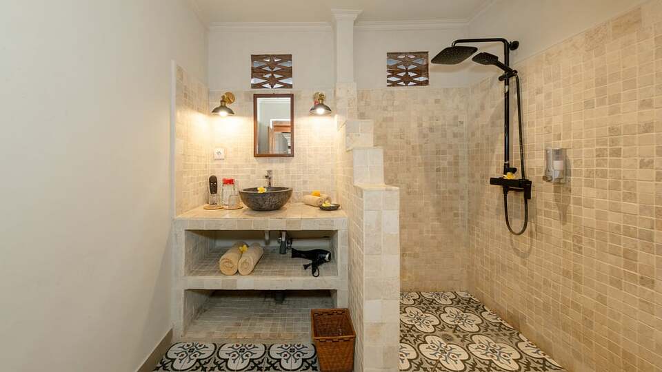 5 Star Villa Hangat – Tropical Balinese Sanctuary