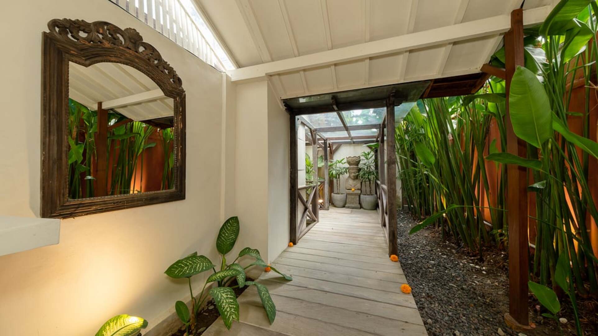 5 Star Villa Hangat – Tropical Balinese Sanctuary