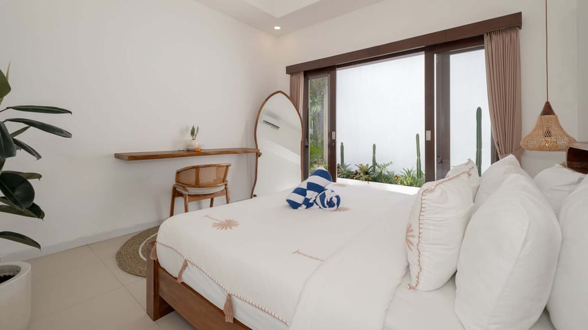 5 Star Villa Victoria 2 – Tropical Seminyak Retreat