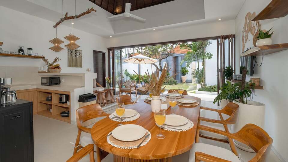 5 Star Villa Victoria 2 – Tropical Seminyak Retreat