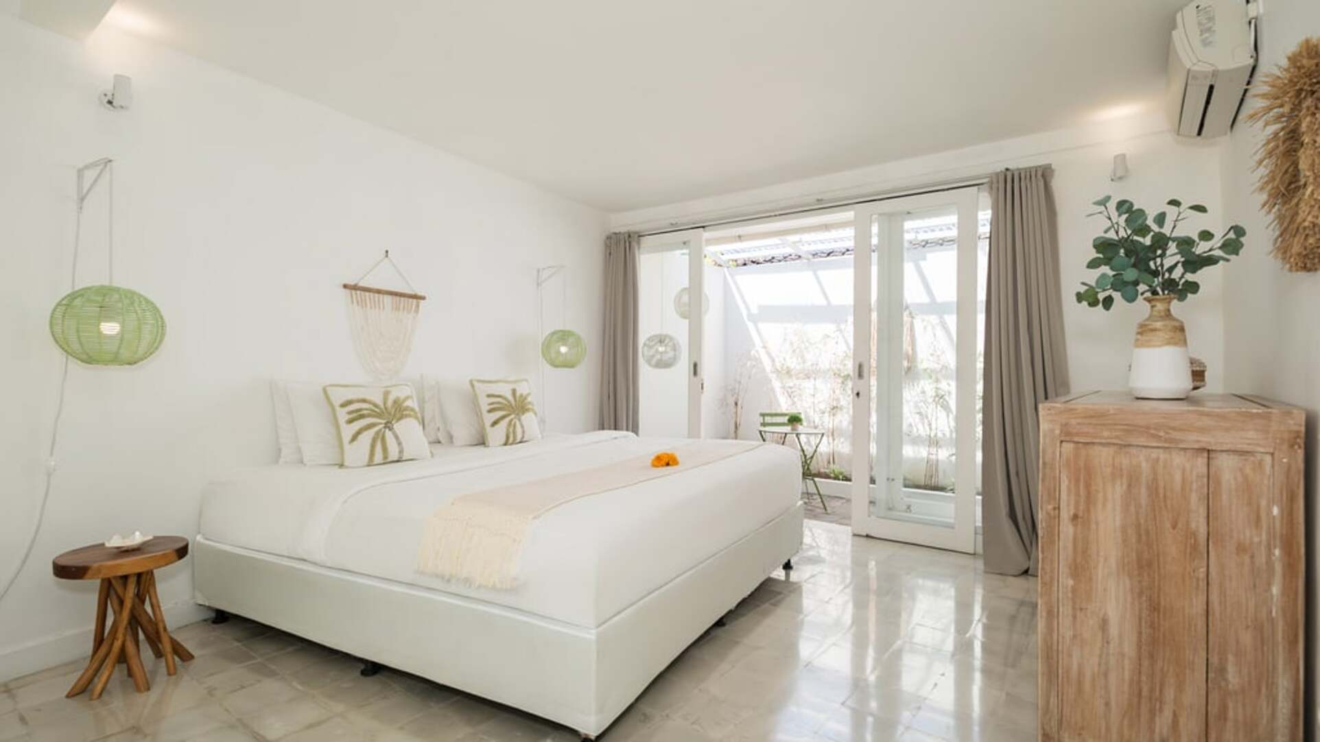 5 Star Villa Mas 4 Seminyak – Elegant Island Retreat