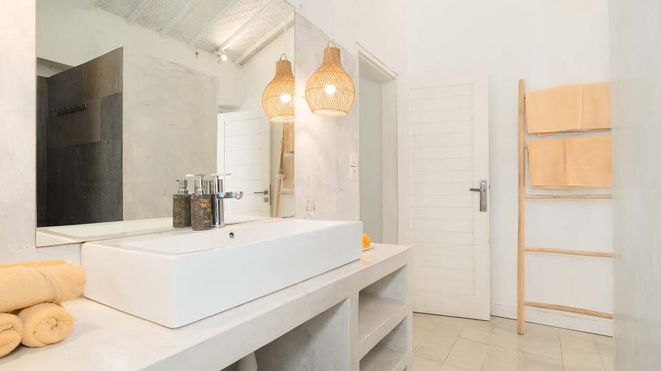 5 Star Villa Mas 4 Seminyak – Elegant Island Retreat