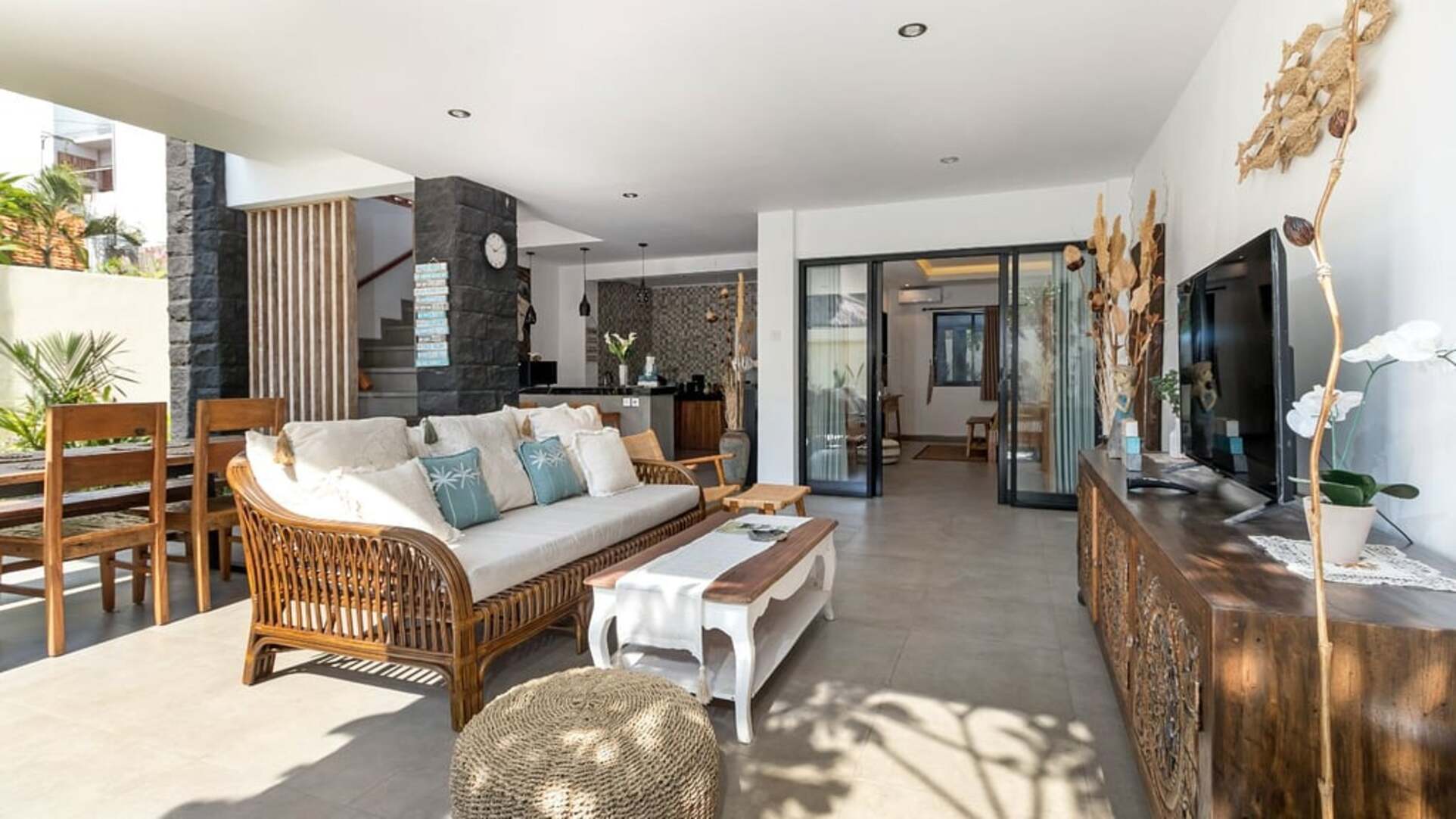 5 Star Villa Ambalika - Seminyak Serenity