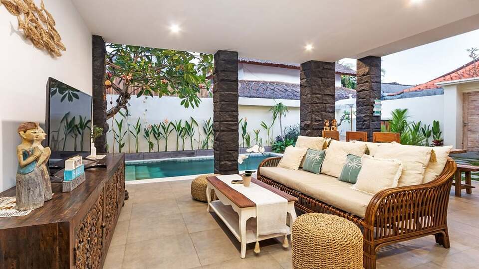 5 Star Villa Ambalika - Seminyak Serenity