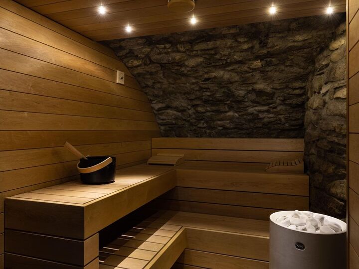 5 Star Vita B – Luxurious Lakefront Escape