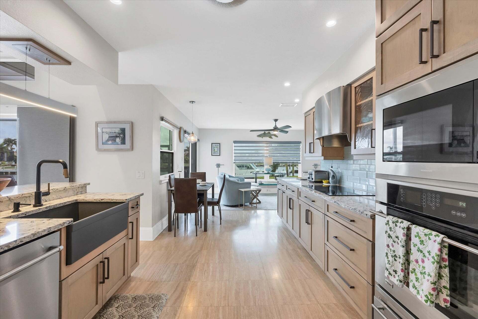 Beautiful, bright, fully-equipped kitchen