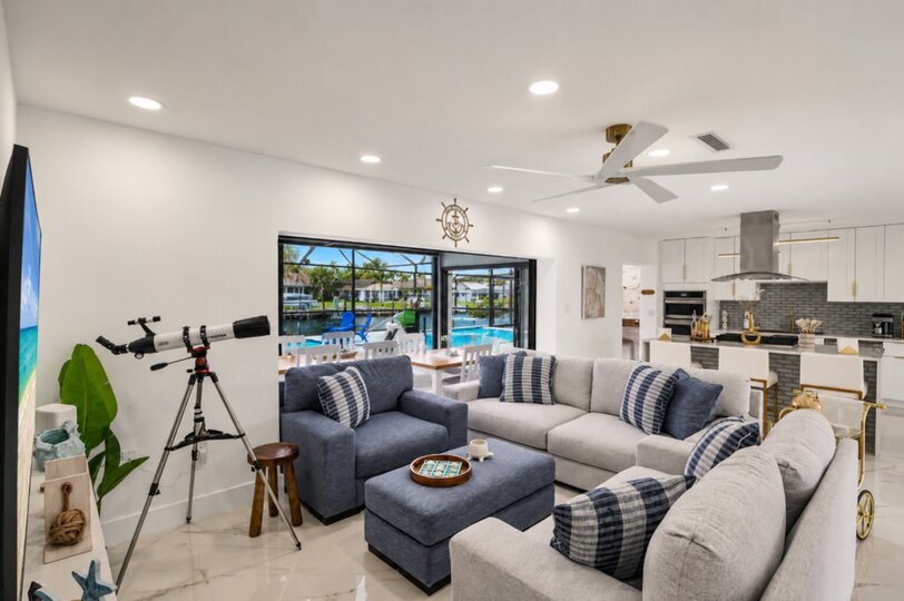 Beautiful 4/3 waterfront home with private pool