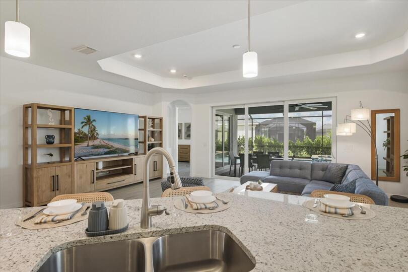 Bright, open, fully-equipped kitchen
