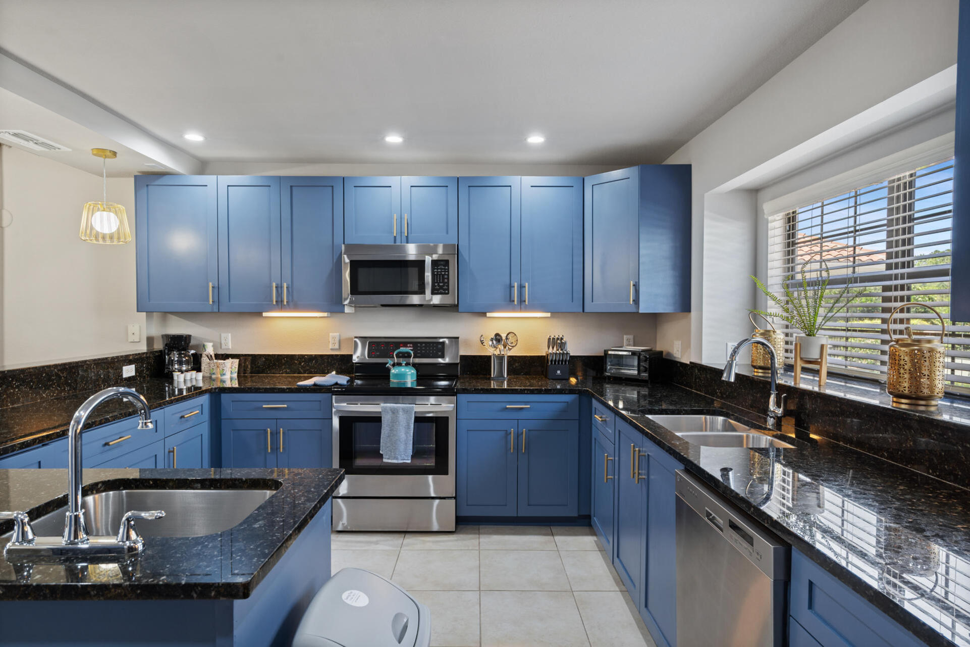 Kitchen (Angle)