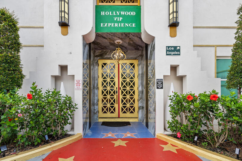 Exterior/Entry