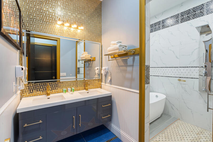 God Father Bathroom 3 Tub & Rain Shower