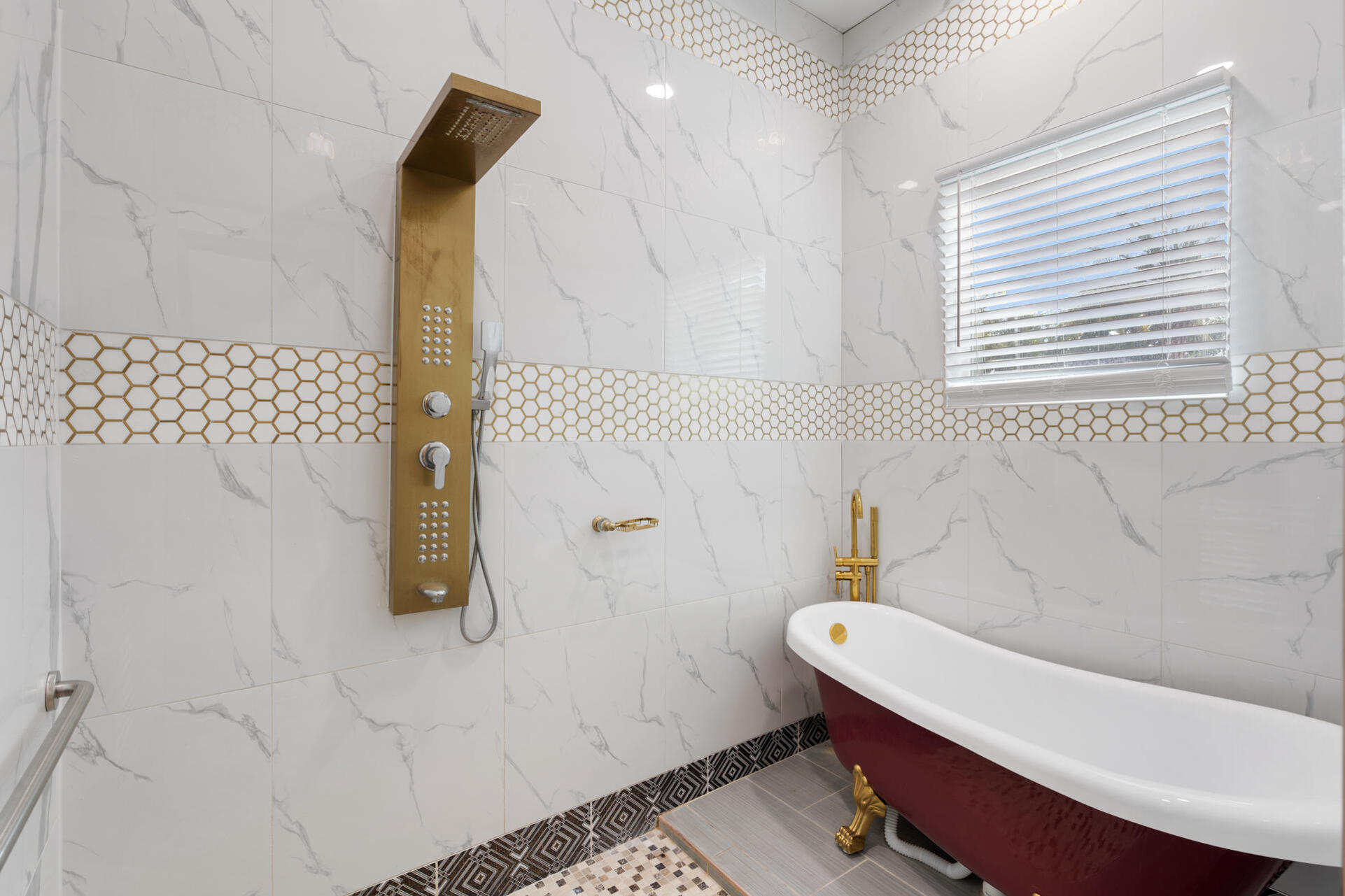 Titanic Bathroom 6 Tub & Rain Shower