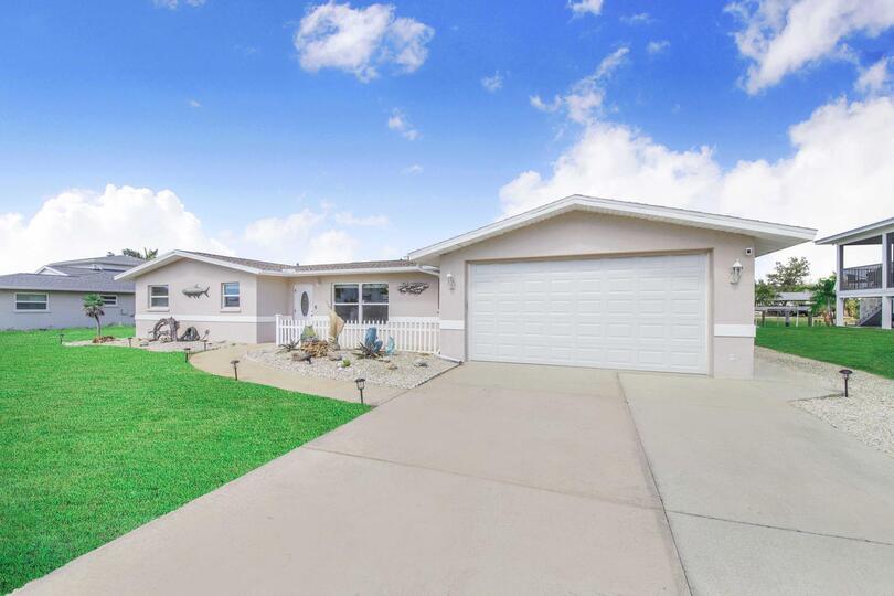 Beautiful 3 bedroom, 2 bathroom waterfront home with private pool & spa on Lemon Bay in Englewood