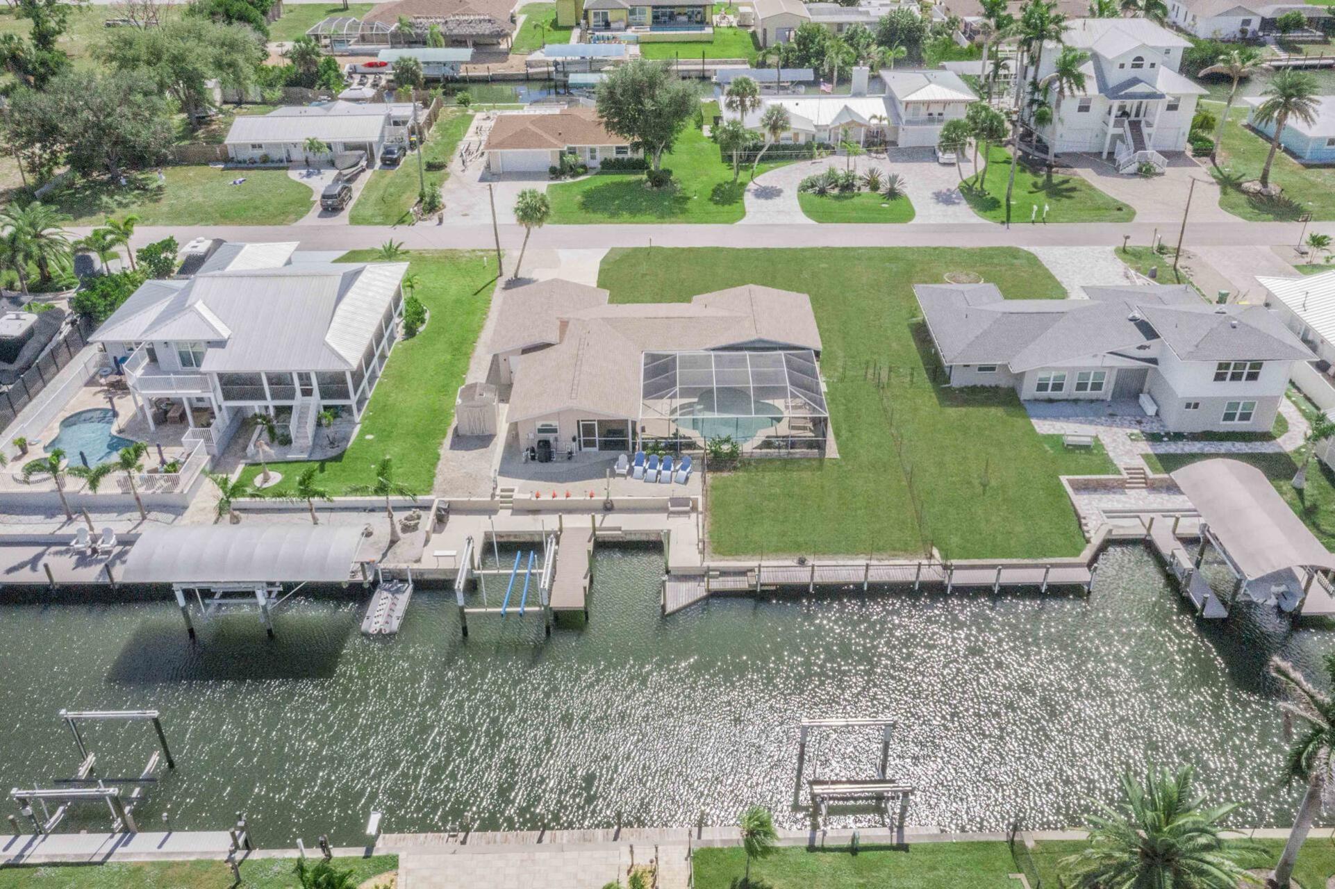 Beautiful 3 bedroom, 2 bathroom waterfront home with private pool & spa on Lemon Bay in Englewood (Boat Lift Not For Use)