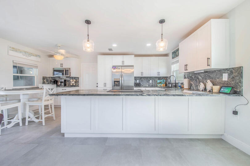 Bright, open, fully-equipped kitchen