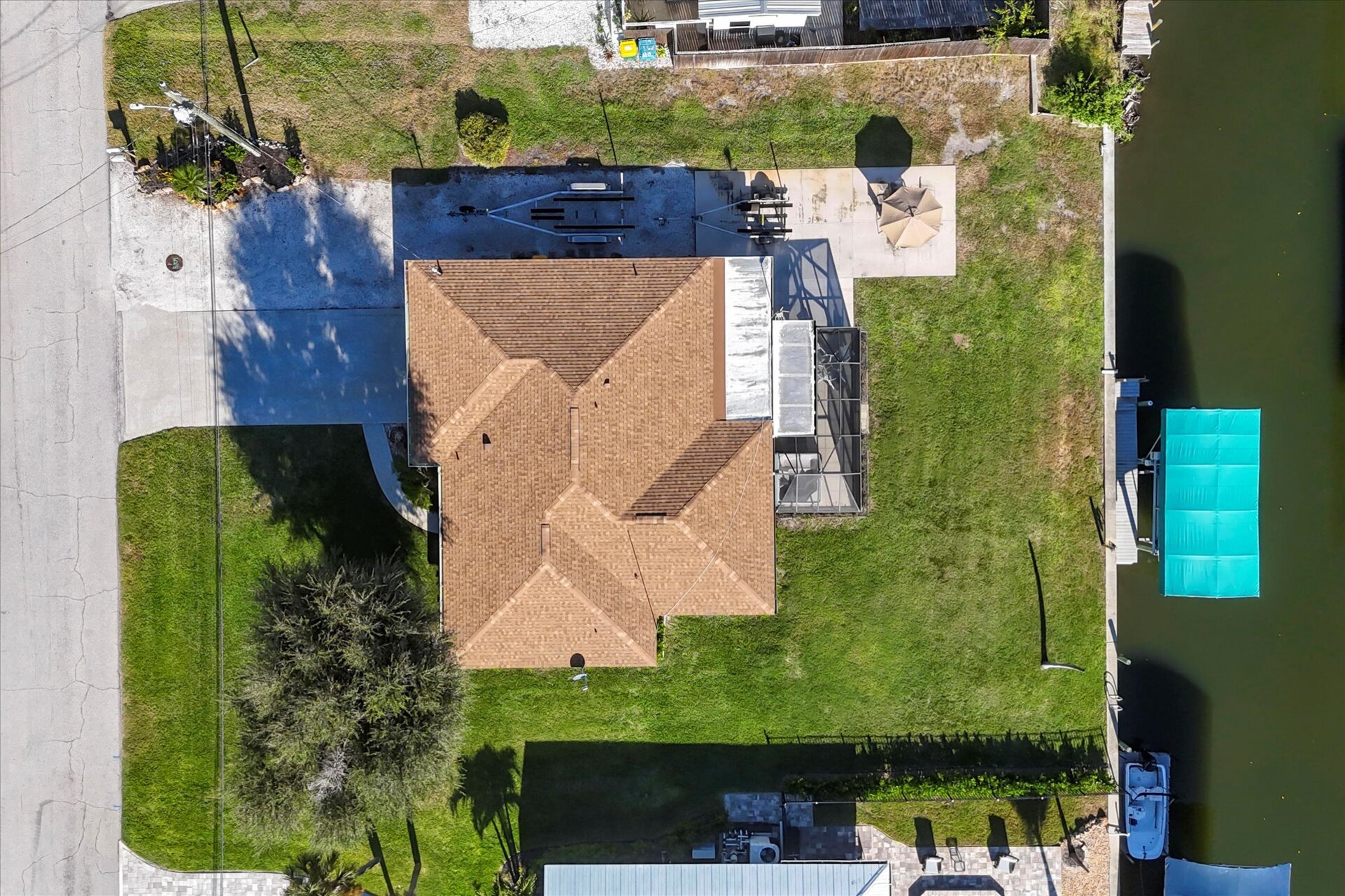 Quaint 2 bedroom, 2 bathroom waterfront home with private hot tub on Lemon Bay in Englewood, FL