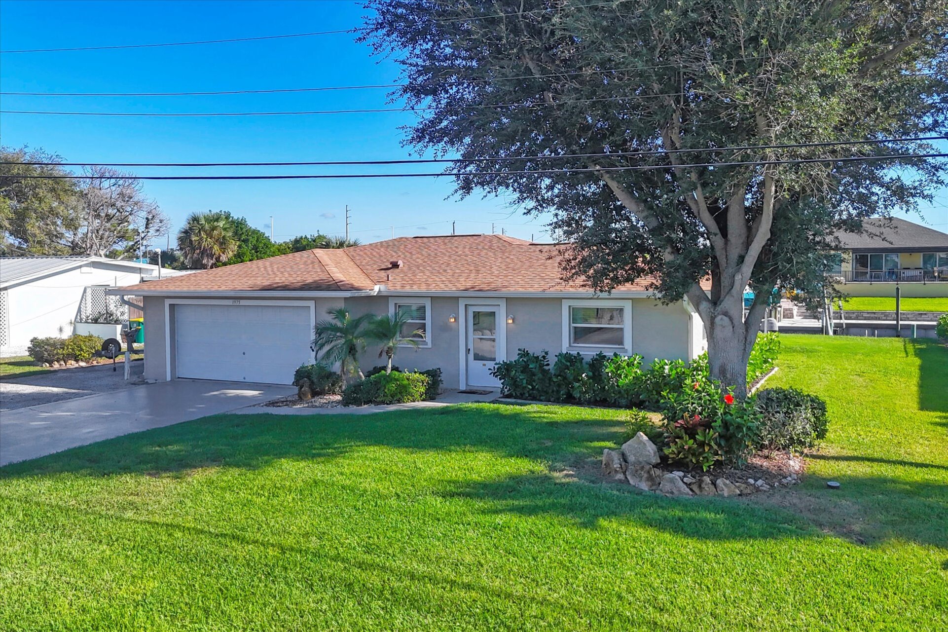Quaint 2 bedroom, 2 bathroom waterfront home with private hot tub on Lemon Bay in Englewood, FL