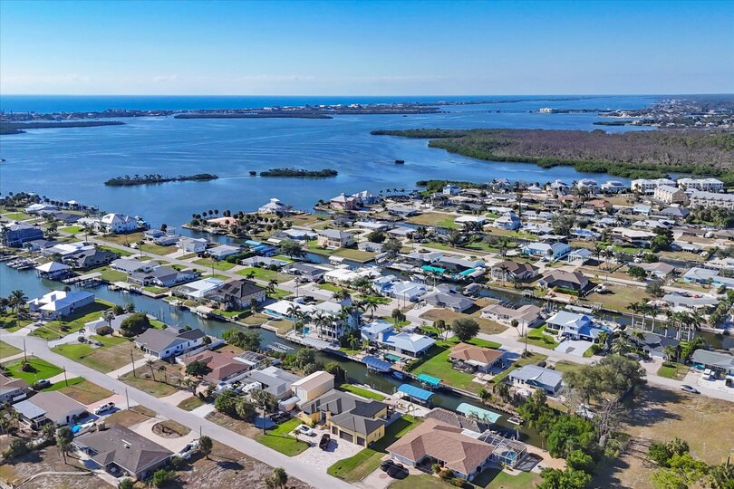 Quaint 2 bedroom, 2 bathroom waterfront home with private hot tub on Lemon Bay in Englewood, FL