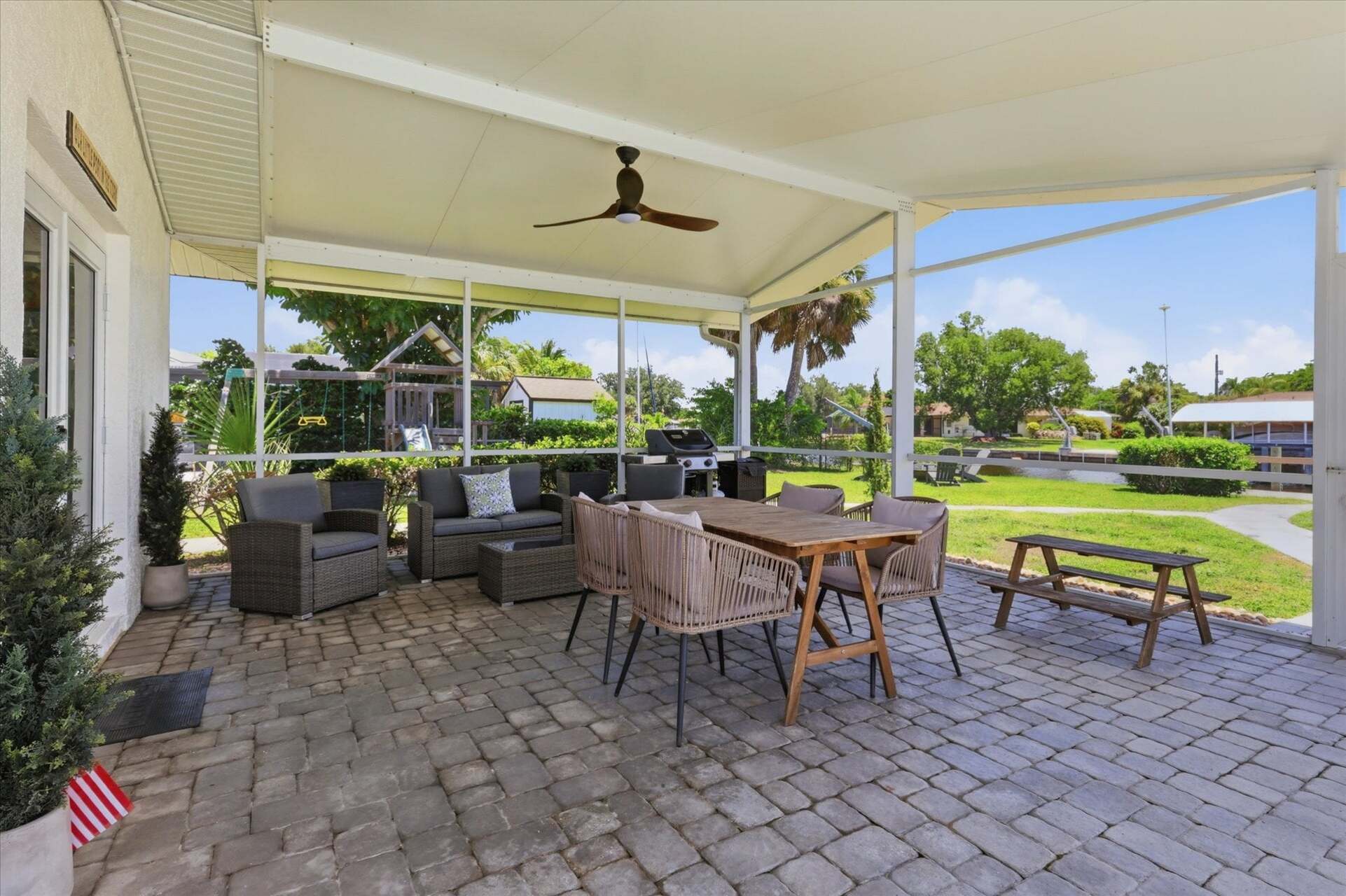 Huge outdoor living space with fantactic view of Peace River