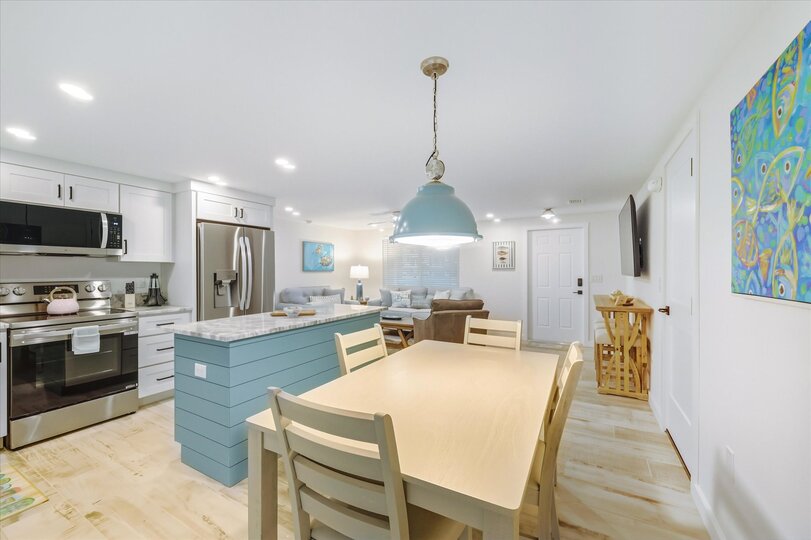 Kitchen / Dining Area
