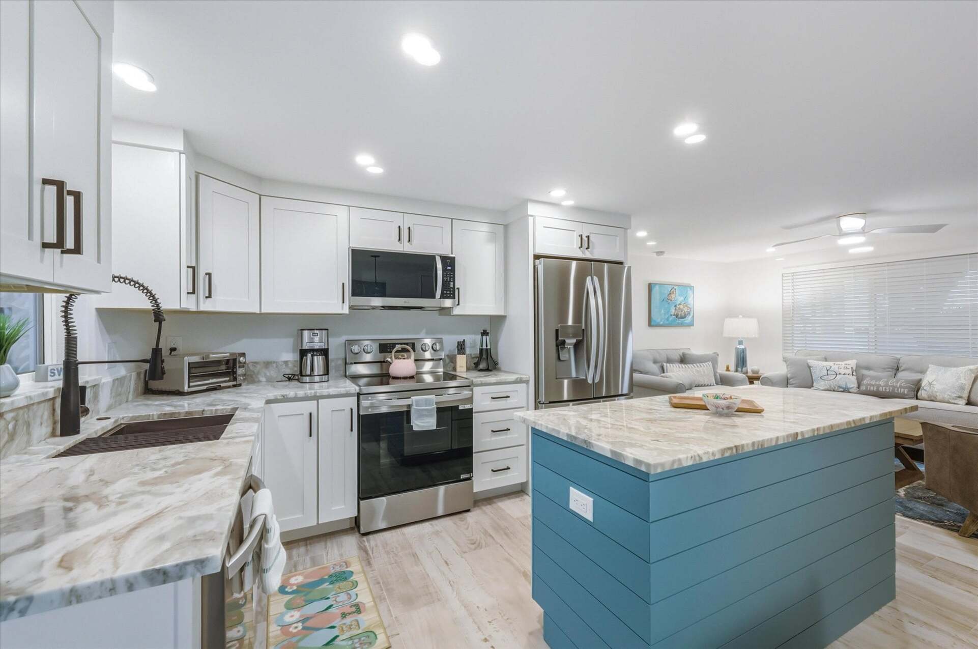 Bright, open, fully-equipped kitchen