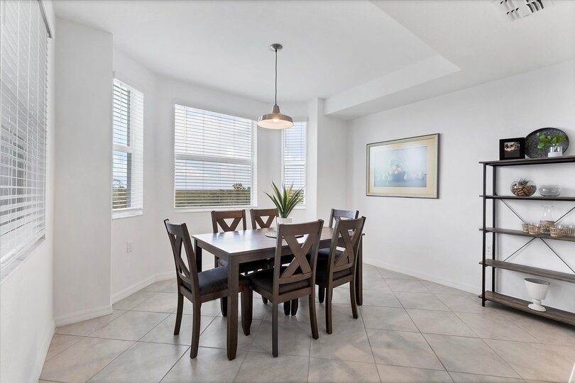 Dining table seats 6