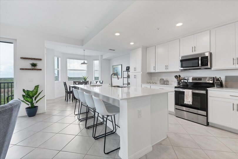 Bright, open, fully-equipped kitchen