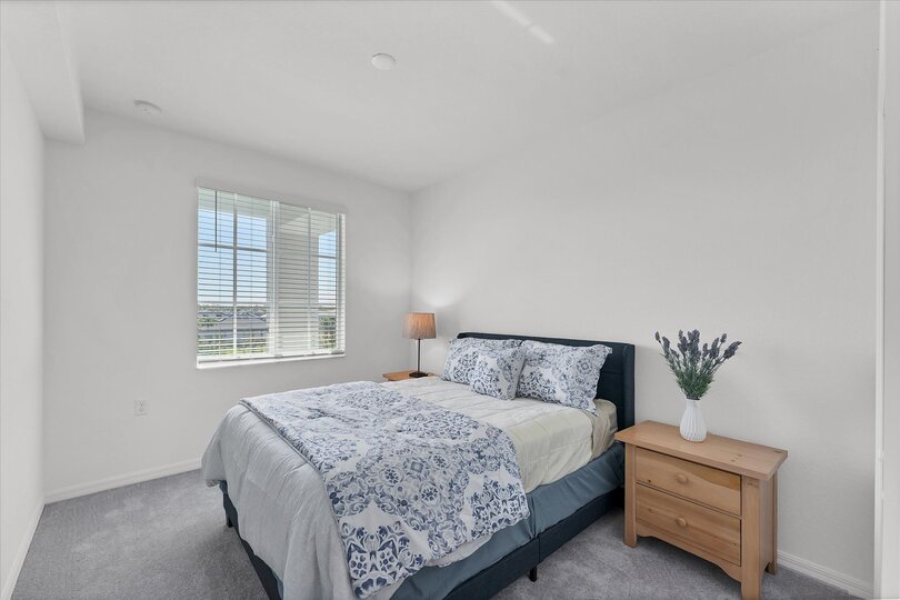 Guest bedroom with queen bed
