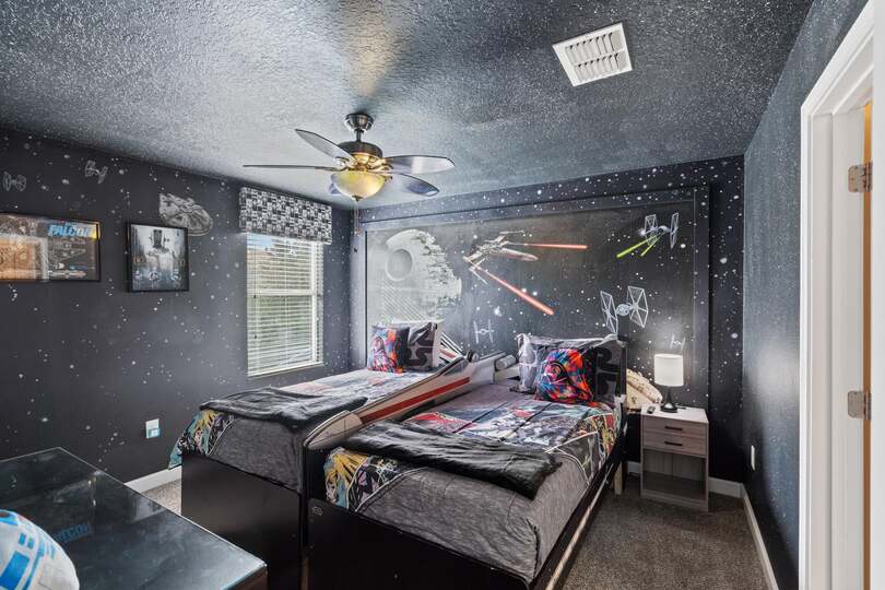 Two Twins Bedroom 8 Upstairs Shared Bathroom 40" Roku TV Star Wars Theme