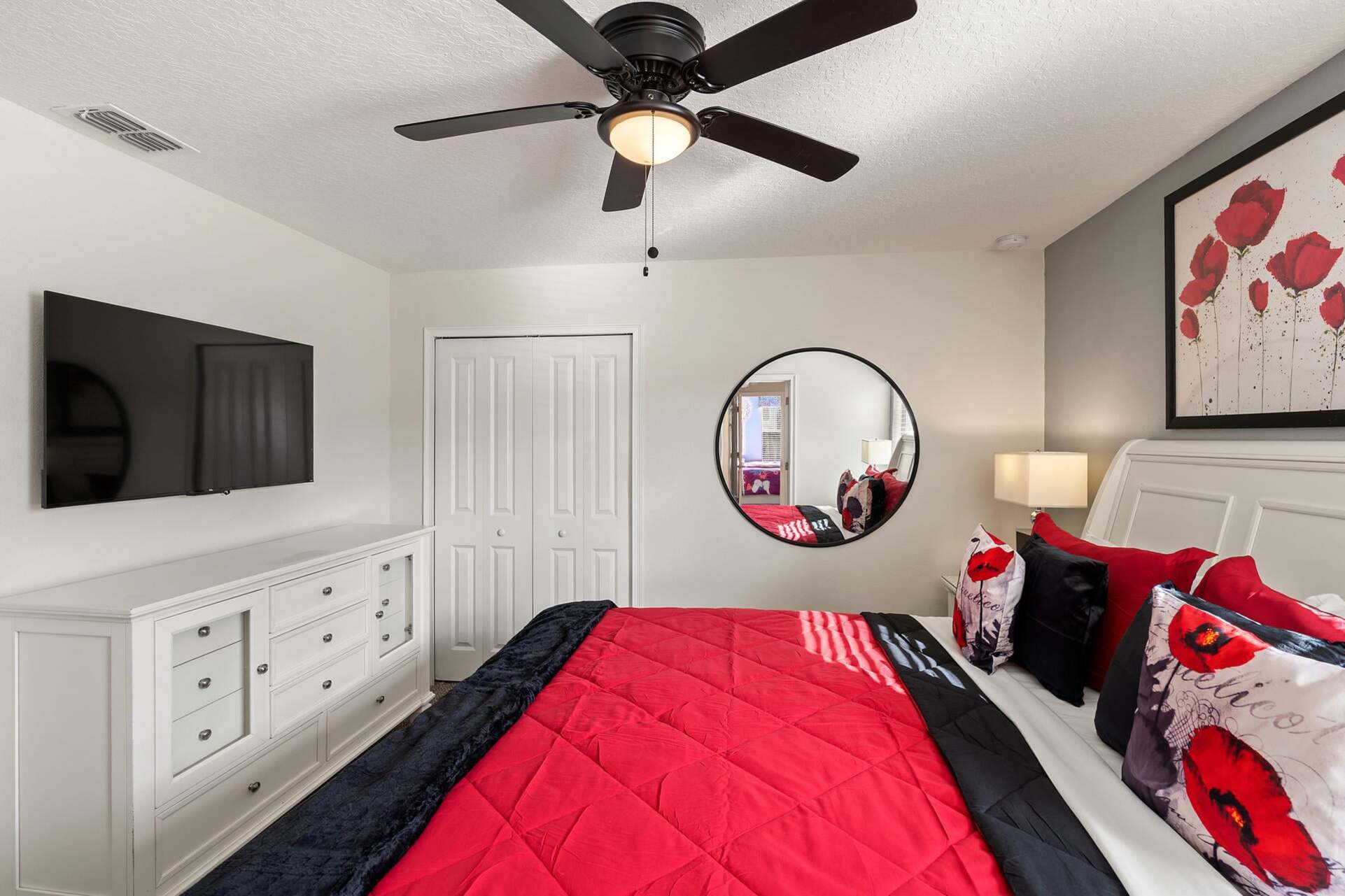 King Bedroom 5 Upstairs Shared Bathroom 50" Roku TV