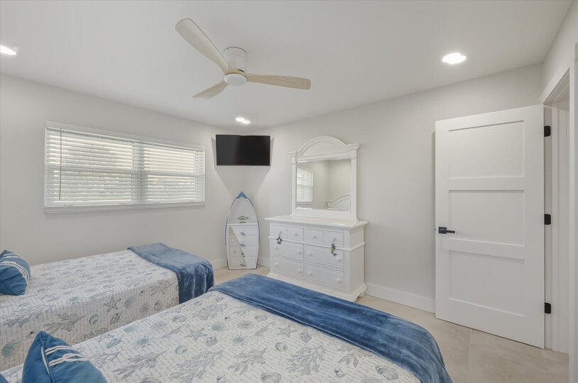 Bedroom 2 - Two full-size beds and 40-inch Smart TV