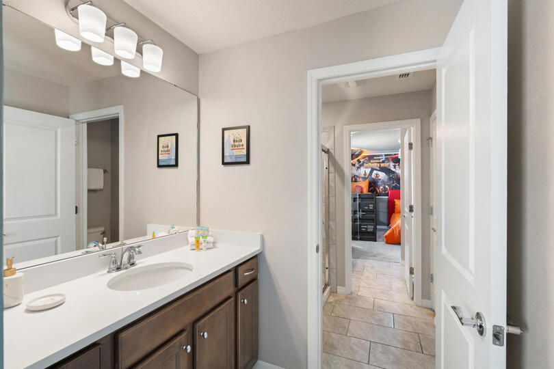 Shared Bathroom 5 Upstairs Shower (Beds 6 & 7)