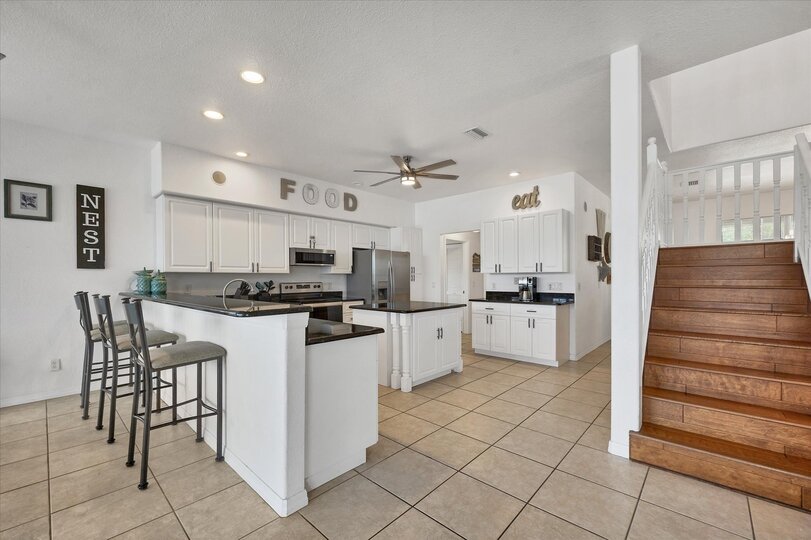 Bright, fully-equipped kitchen