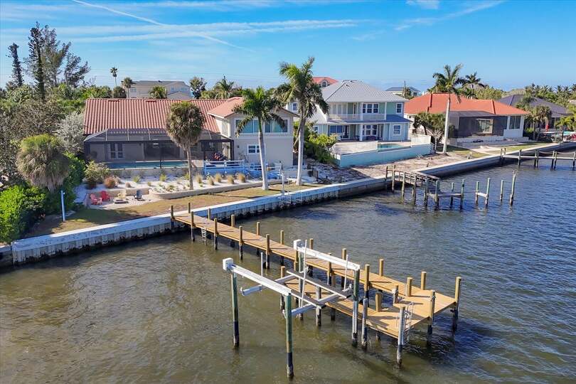 60' dock and kayak launch (Boat lift is not for guest use)