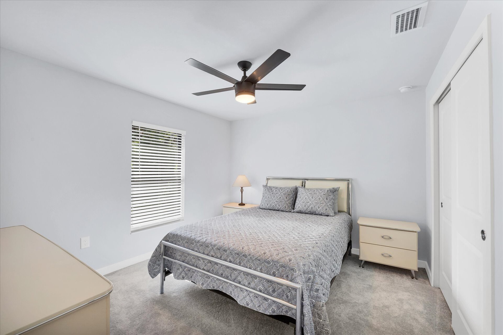 Guest bedroom 2 with queen bed