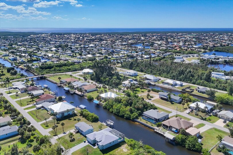 Brand new 4bedroom, 2 bathroom private pool waterfront home in Punta Gorda, FL